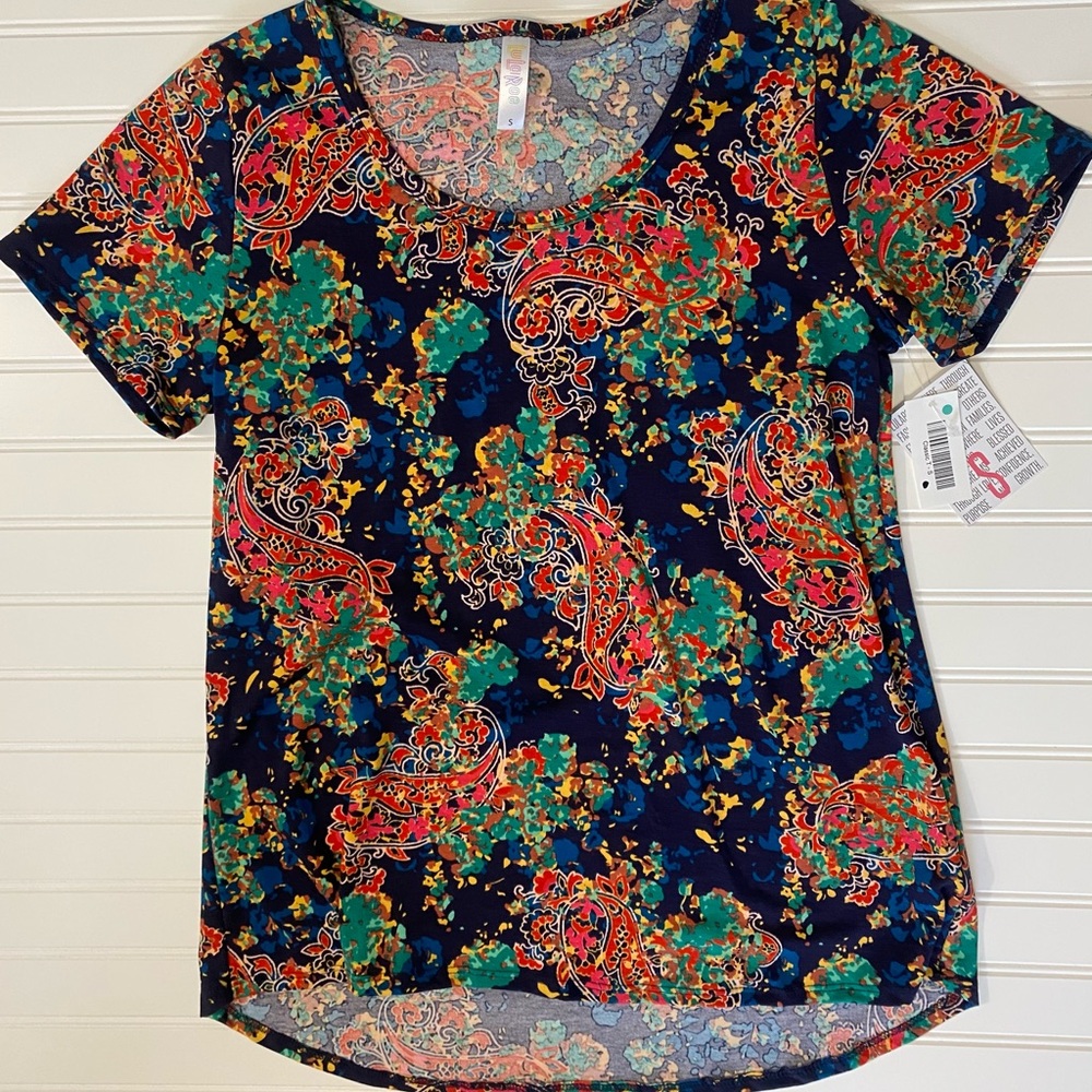 New, Never Worn Small Short Sleeve Tee Classic T Bright Fun Colors